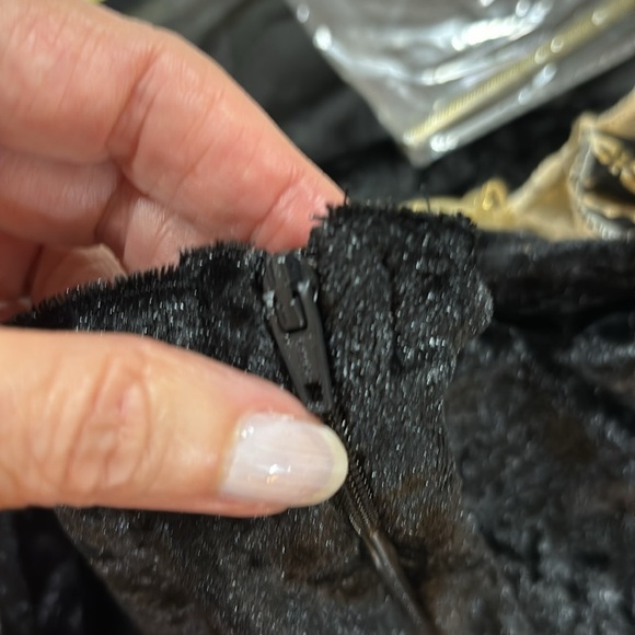 Gorgeous Plus Sized Masquerade Queen Halloween Costume with Mask - Picture 10 of 11